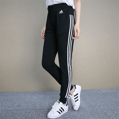 adidas baju olahraga wanita.